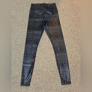 Chic Black Crocodile Pattern Leggings